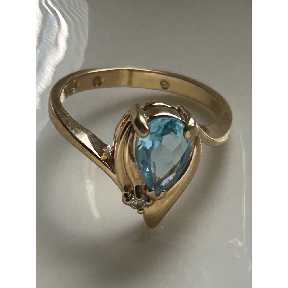 Gold  Ring Teardrop Blue Topaz Stone CZ Accent Stone Ring - Jewelry Size 6-7 EUC